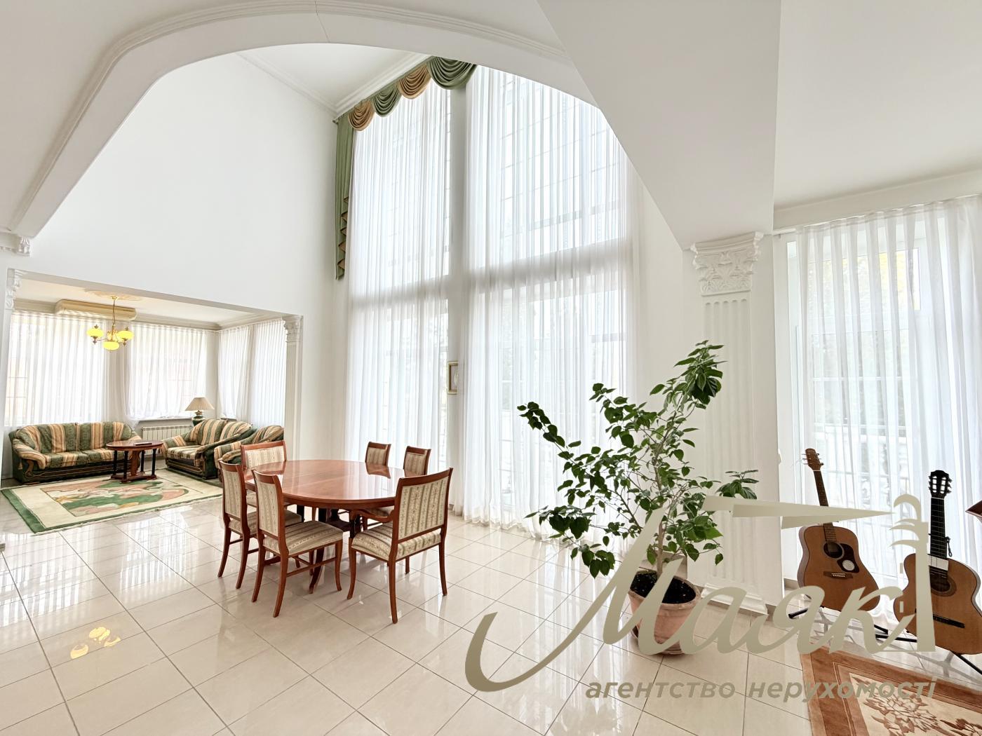 Rent 3-storey house 492,7m2, Lesniki