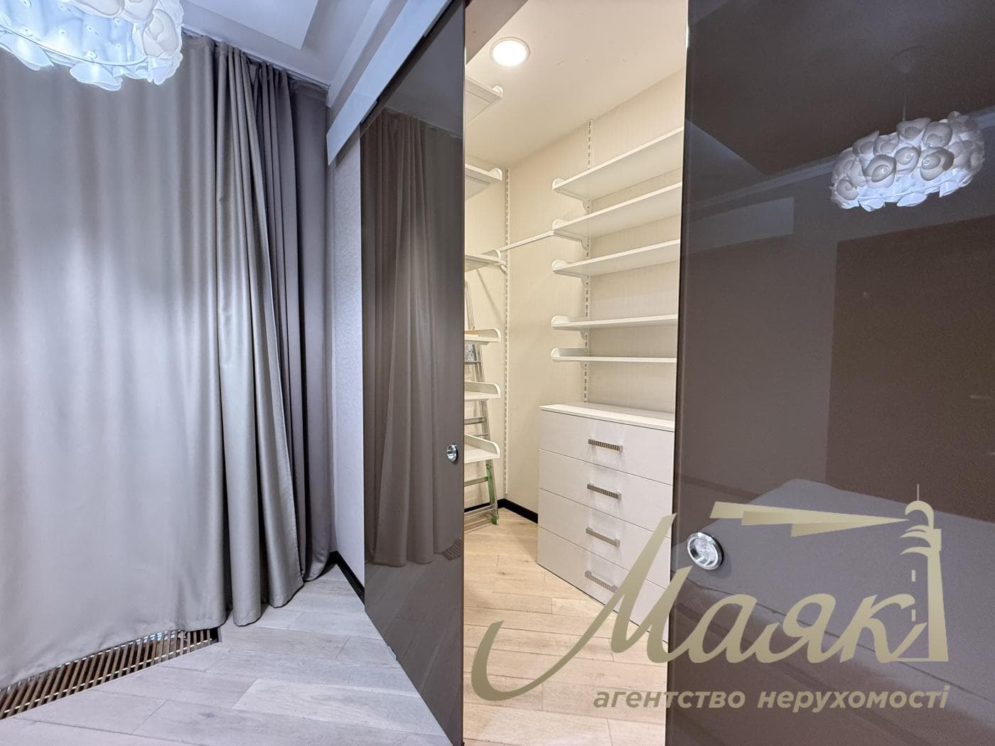Продаж 3-кімнатної квартири площею 121 м² у ЖК «Новопечерські Липки», вул. Андрія Верхогляда (Михайла Драгомирова), 3, Печерськ