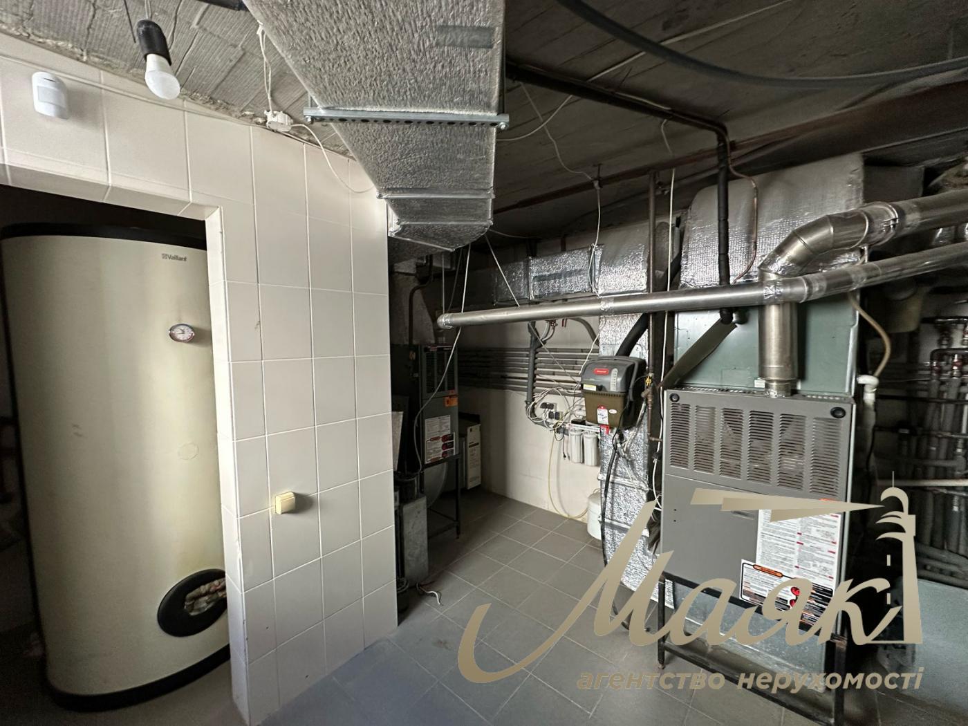 Пропонується до продажу будинок у лісовій зоні в селі Гореничі - в екологічно чистому місці серед сосен, поруч з озерами.