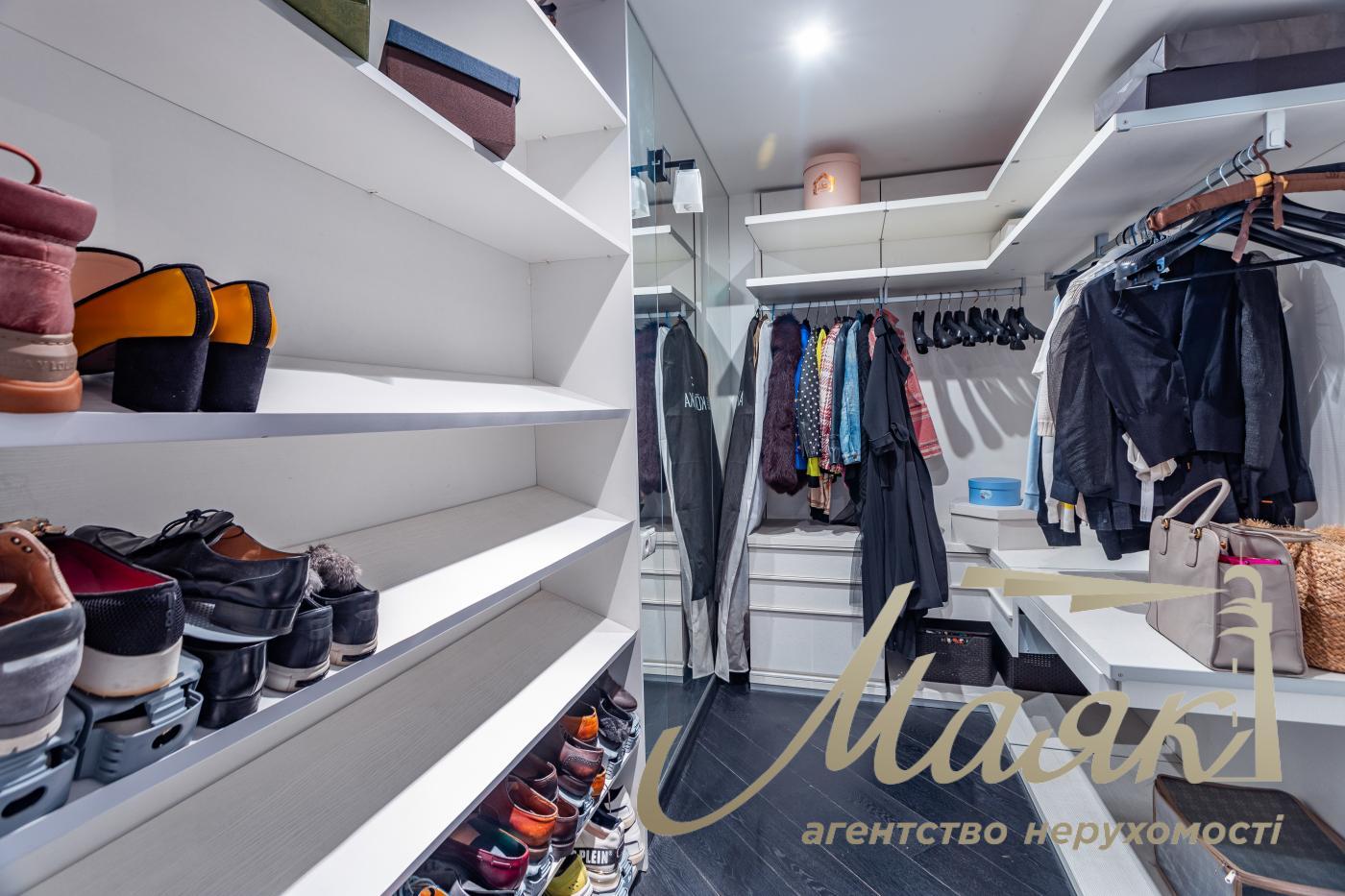 Rent 180m2 view apartment in LCD Novopecherskie Lipki, Andriy Verkhoglyada/Dragomirov Street 5, Pechersk, Kyiv