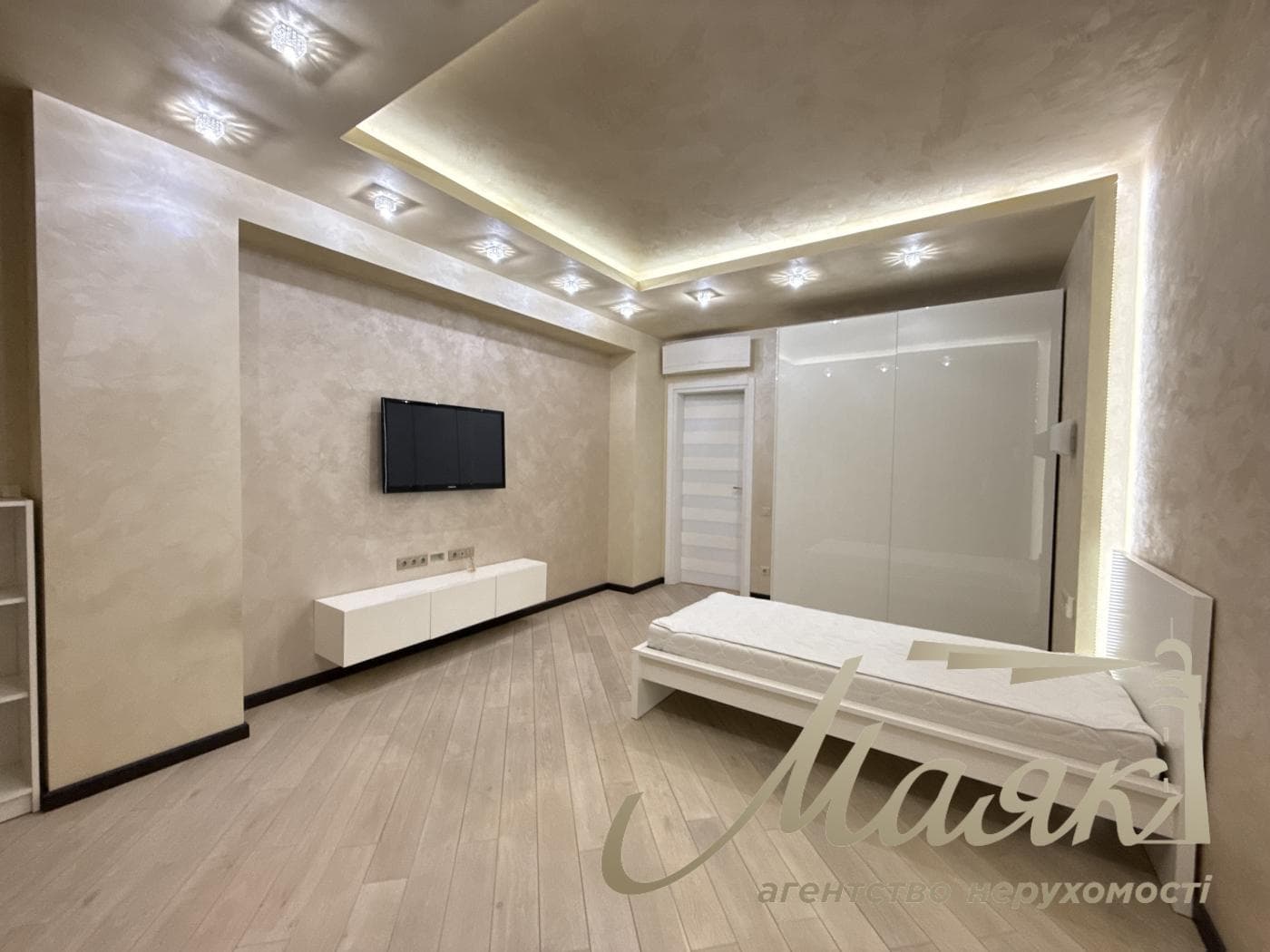 Продаж 3-кімнатної квартири площею 121 м² у ЖК «Новопечерські Липки», вул. Андрія Верхогляда (Михайла Драгомирова), 3, Печерськ