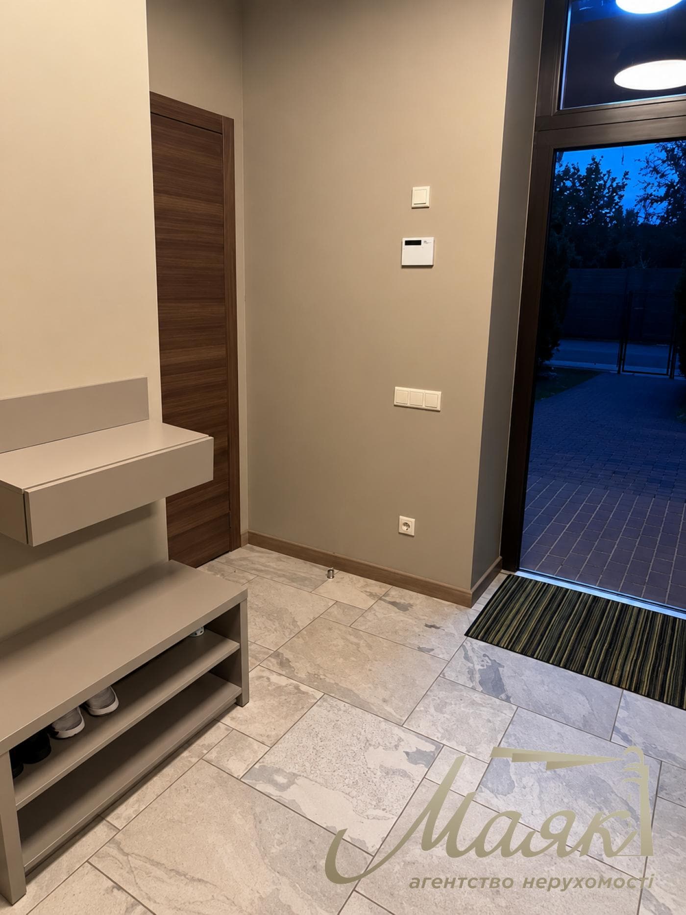 Оренда 2-поверхового будинку площею 375 м², житловий комплекс «Сонячна Долина», Романків