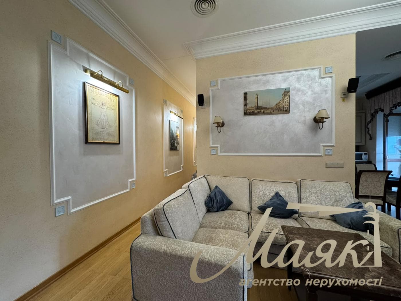 Аренда 2к квартиры,67м2, Подол, царский дом