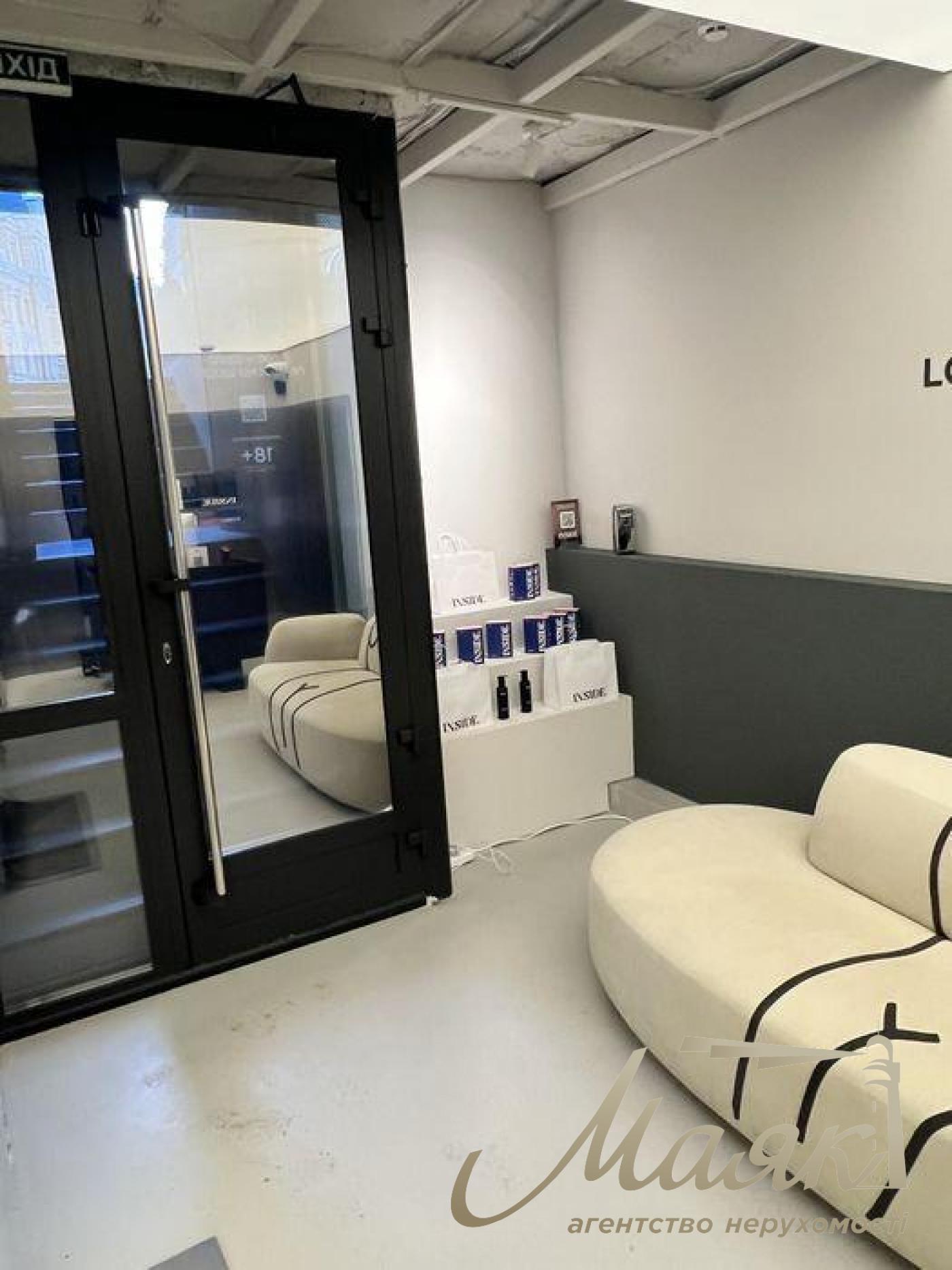 Аренда фасадного помещения 95 м.кв, ул. Бассейная, Бесарабка