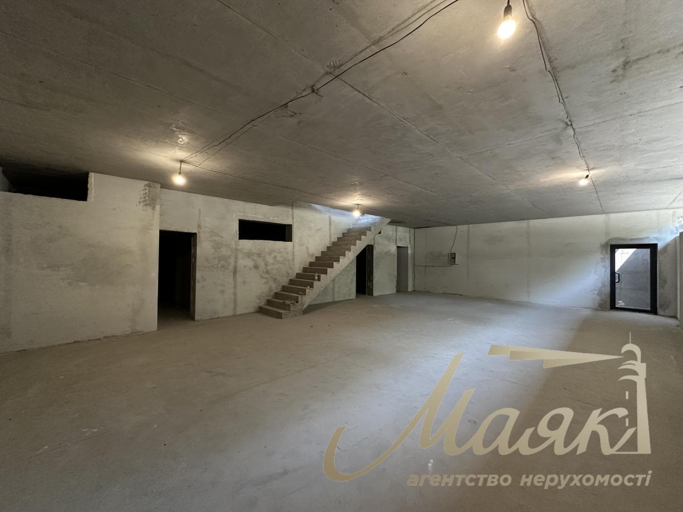 Оренда окремо розташованої будівлі (436м2) за адресою просп. Берестейський 67, Святошинський район