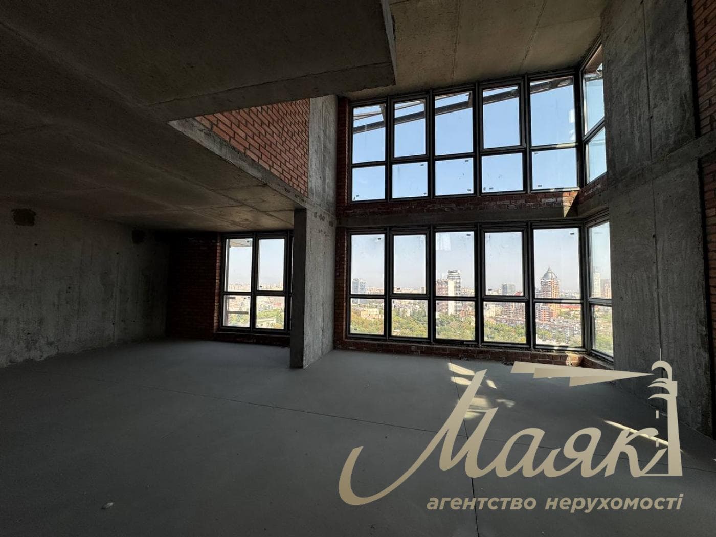Продаж 4-кімнатної квартири площею 191 м², пентхаус, ЖК «Максима»