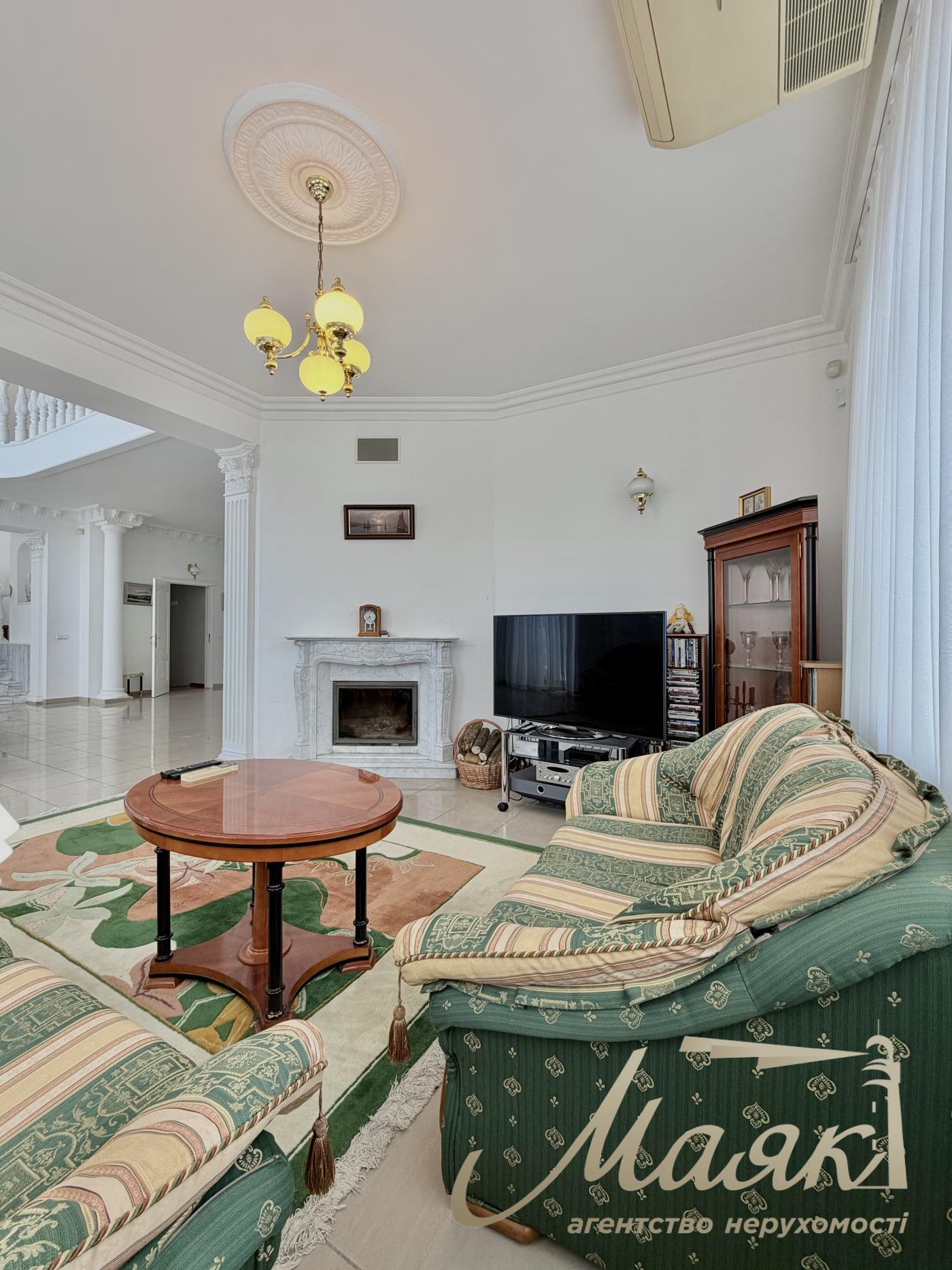 Rent 3-storey house 492,7m2, Lesniki