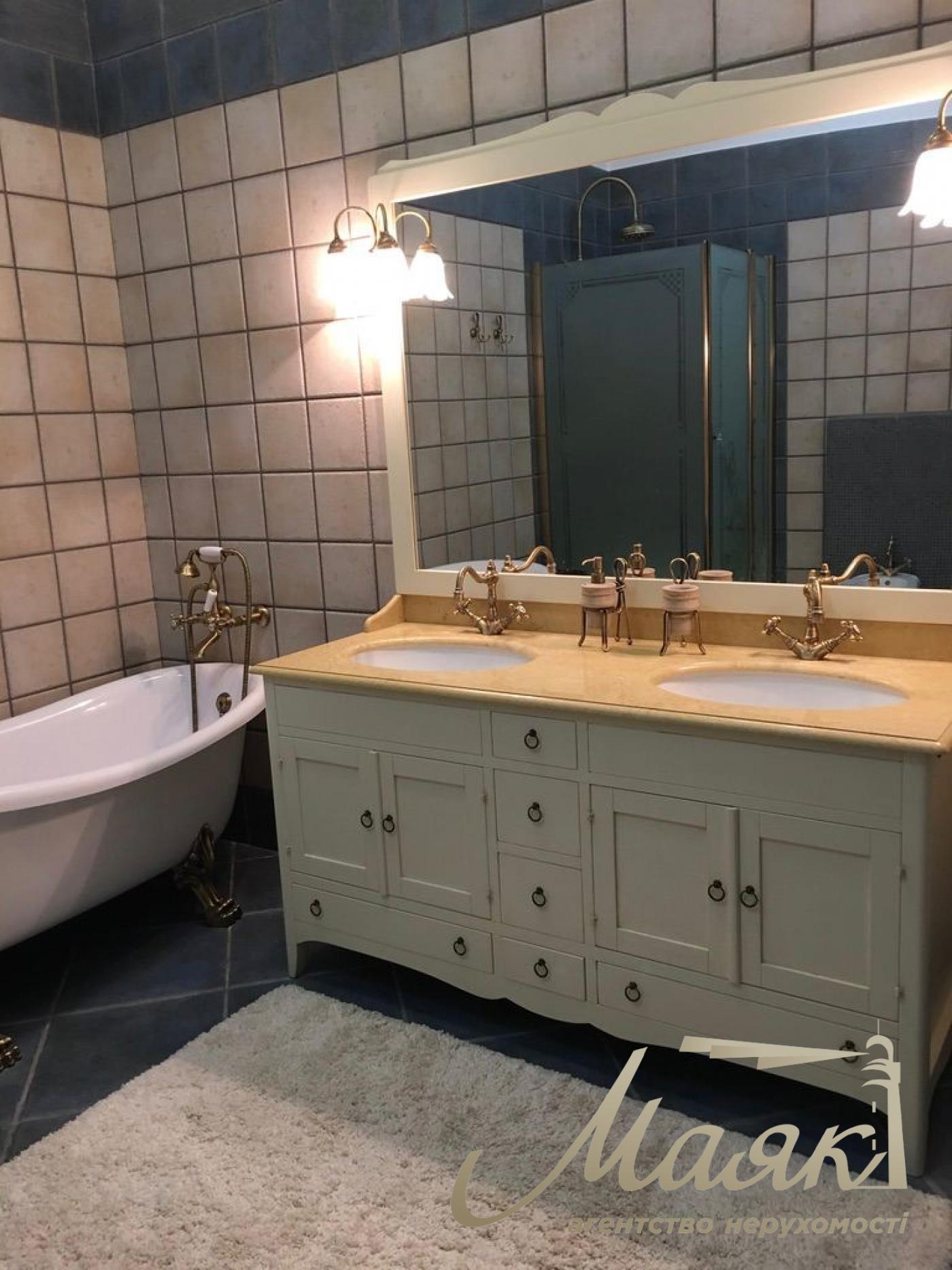 House for sale 1000 m2 Gostomel