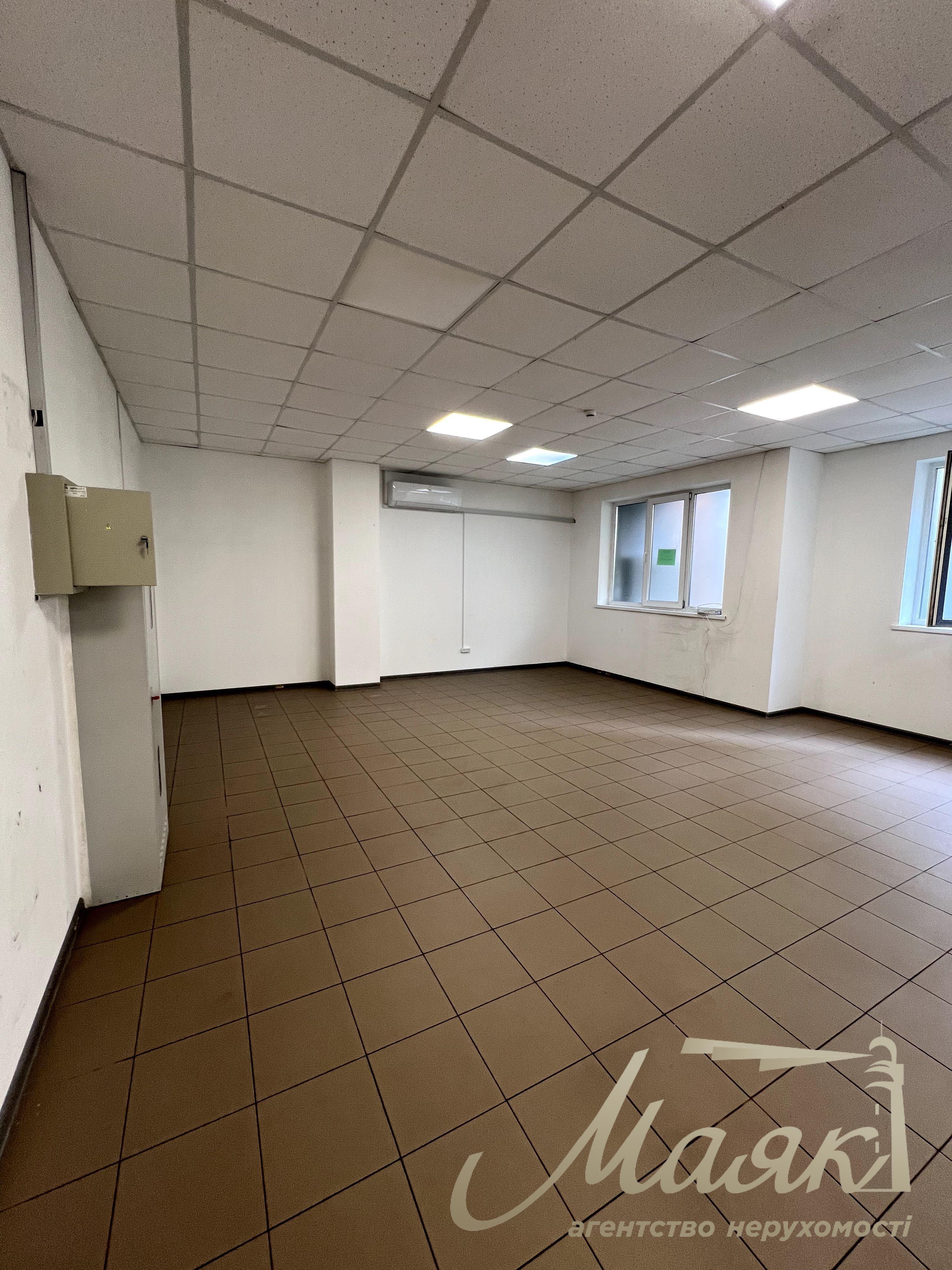 Оренда фасадного приміщення 77 м2 у ЖК Нивки Парк