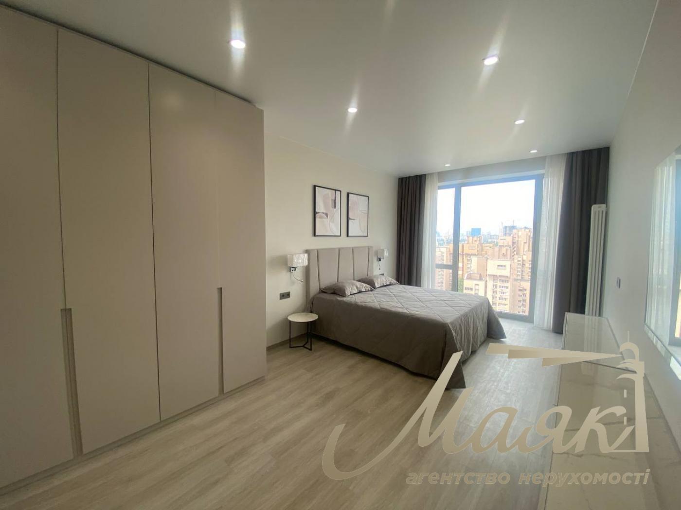 Rent of a 4-room apartment in the Atlantic residential complex at 118 Antonovycha Street, Palace of Ukraine.