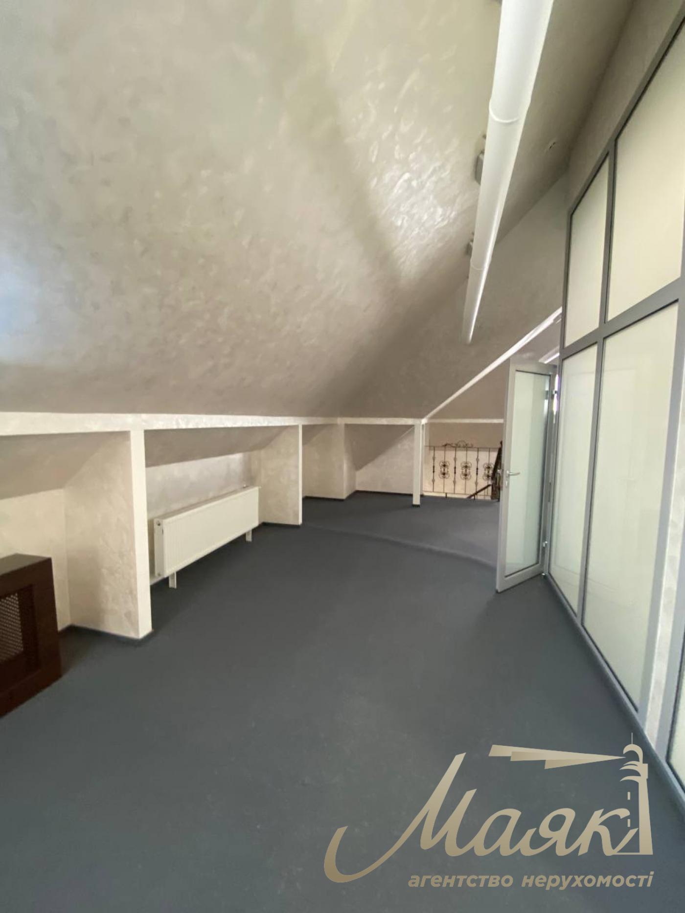 Rent commercial premises 500m2 in Pechersk