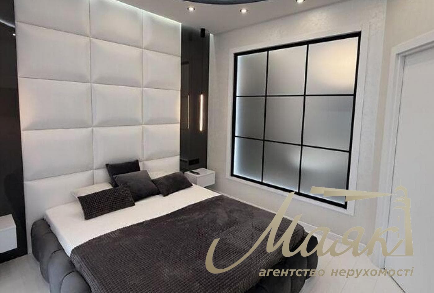 3-Bedroom Apartment for Sale in the "French Quarter 2" Residential Complex, M. McKay Street, Pechersky District