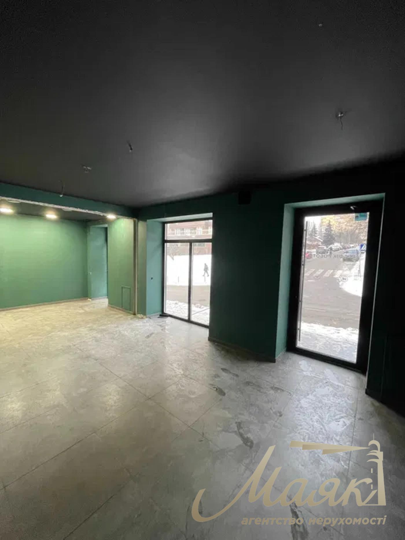 Аренда фасадного помещения на Печерске, ул. Иоанна Павла II