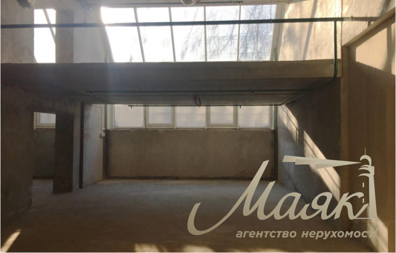 Продажа фасадного помещения 300м2 метро Печерская