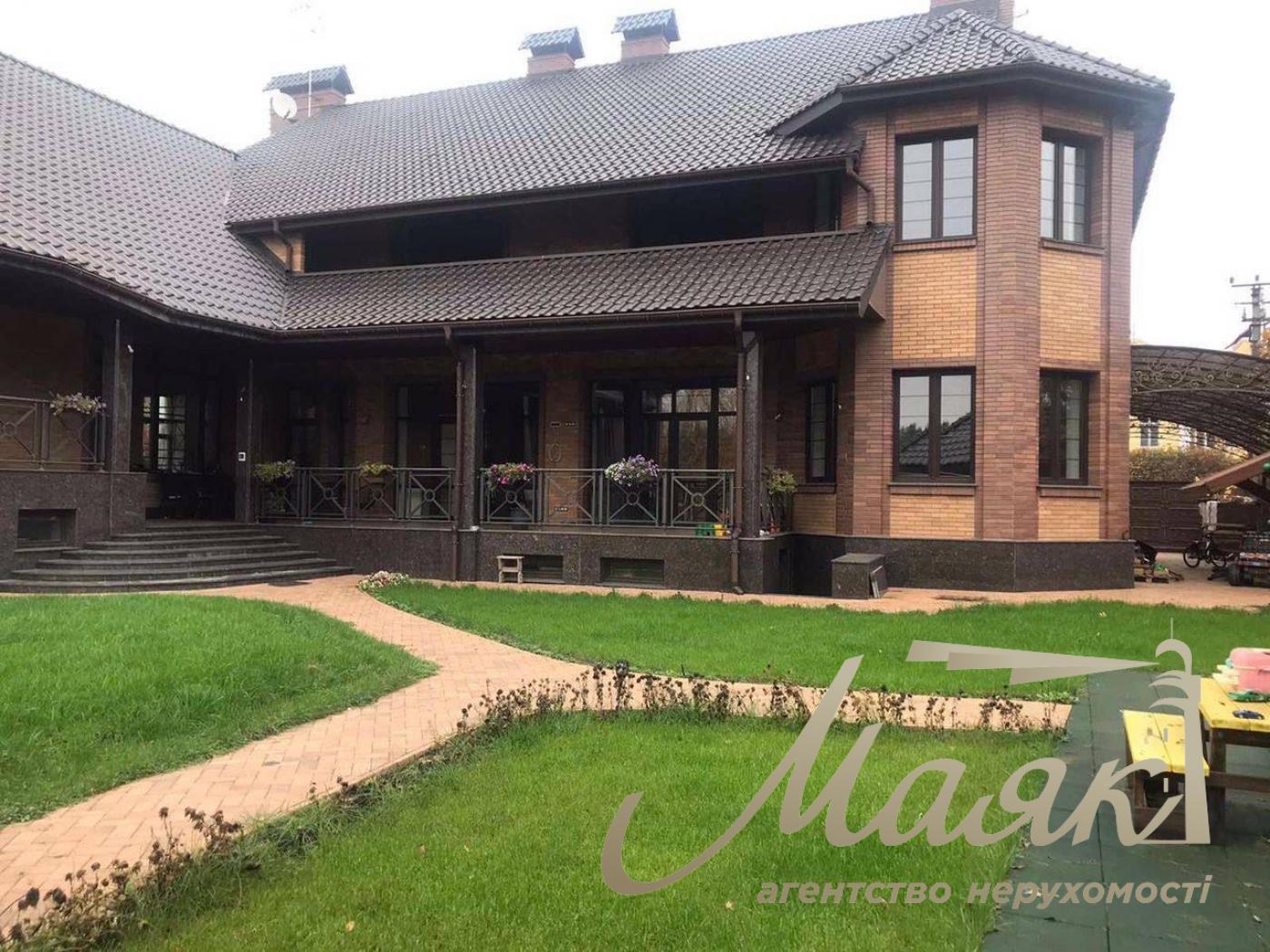 Продаж будинку 1122м2 Козин