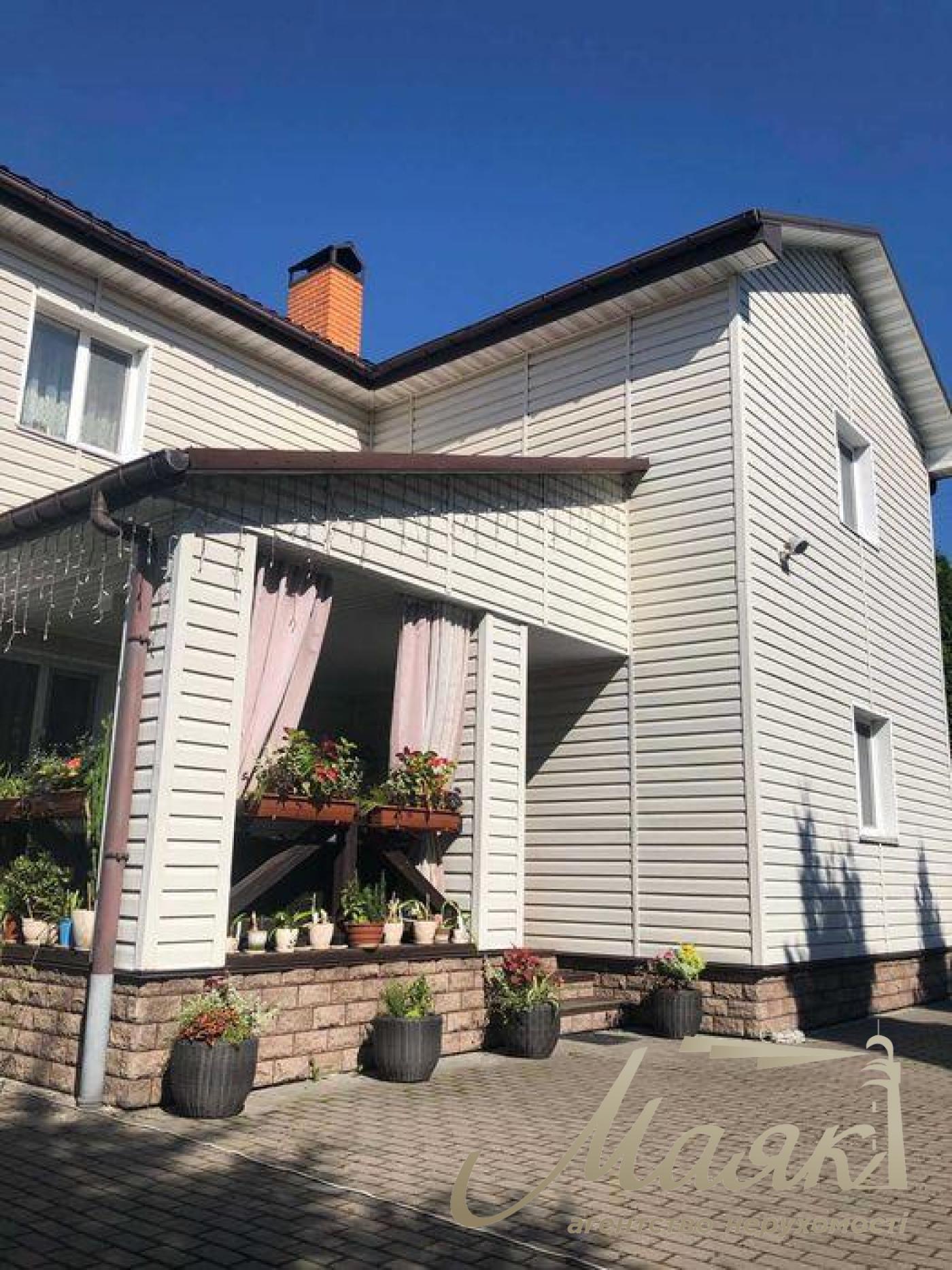 Sale of a 2-storey house 225 sq.m. Osokorki. Darnitsa. Plot 7.7 acres.