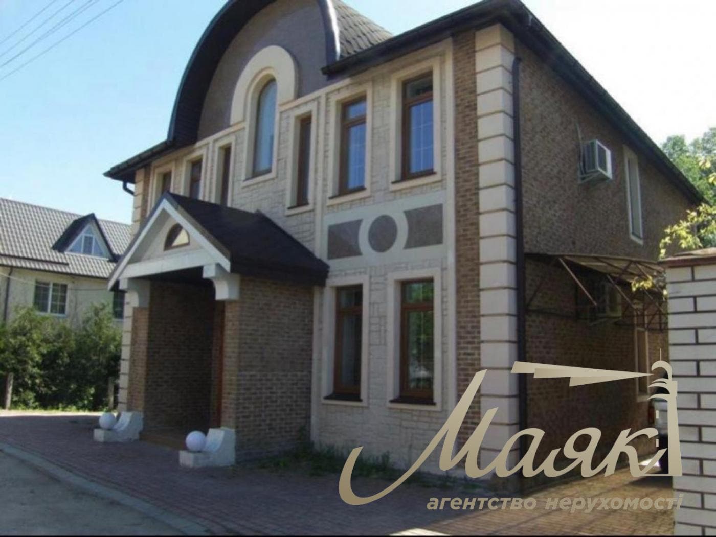 Оренда 3-поверхового будинку (250 м²) у Лесниках