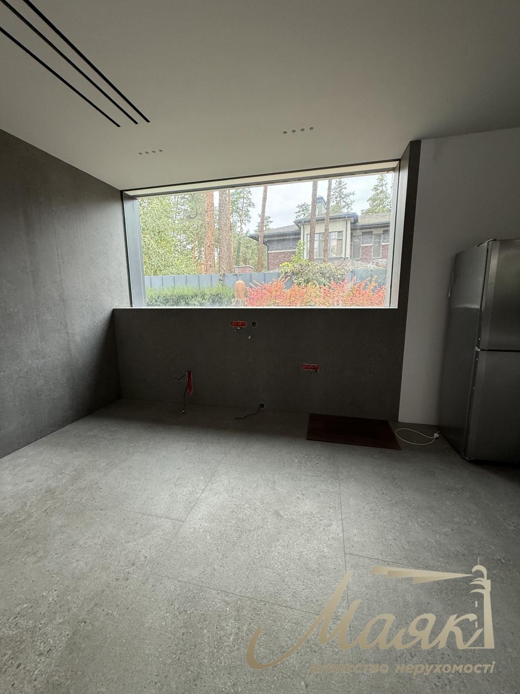 Продажа 1-этажного дома 305 м2, в Плютах