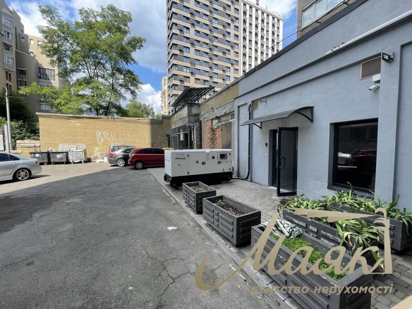 Rent of premises 130m2 with its own entrance in the center, Antonovich