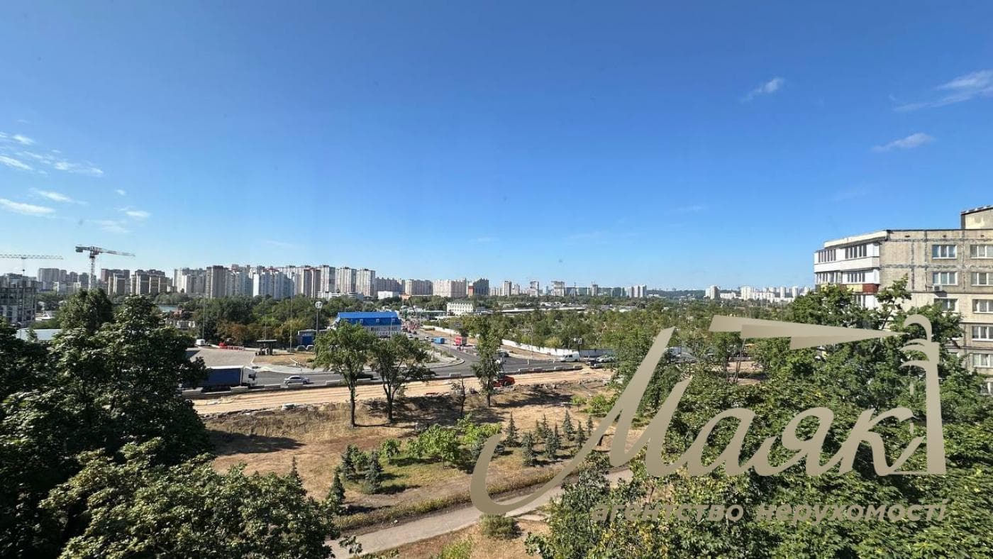 Продажа 3-комнатной квартиры Харьковское шоссе 21/1, Дарницкий район