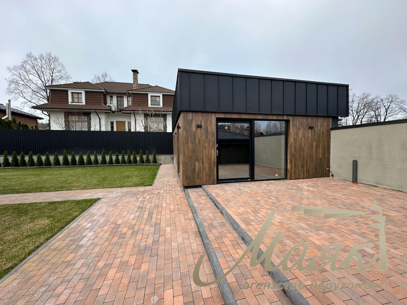 Продаж будинку в Ірпені, в закритому котеджному містечку Стоянка-2, з охороною і відеоспостереженням.