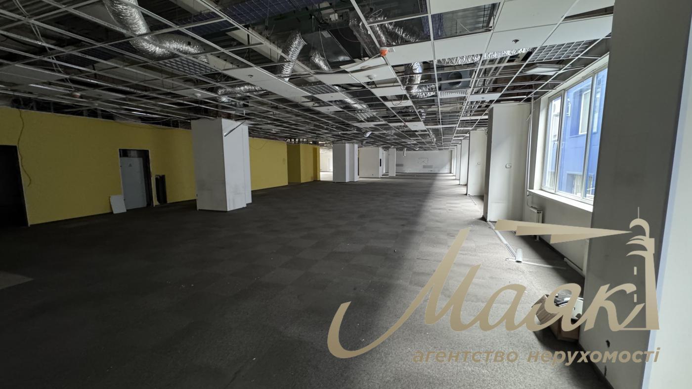 Rent an open space office1500 m2 in Obolon, Lugovaya, office center