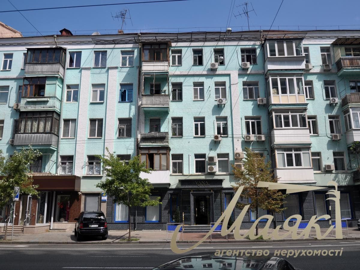 Оренда фасадного приміщення площею 165 м² на вул. Саксаганського, 42, Центр
