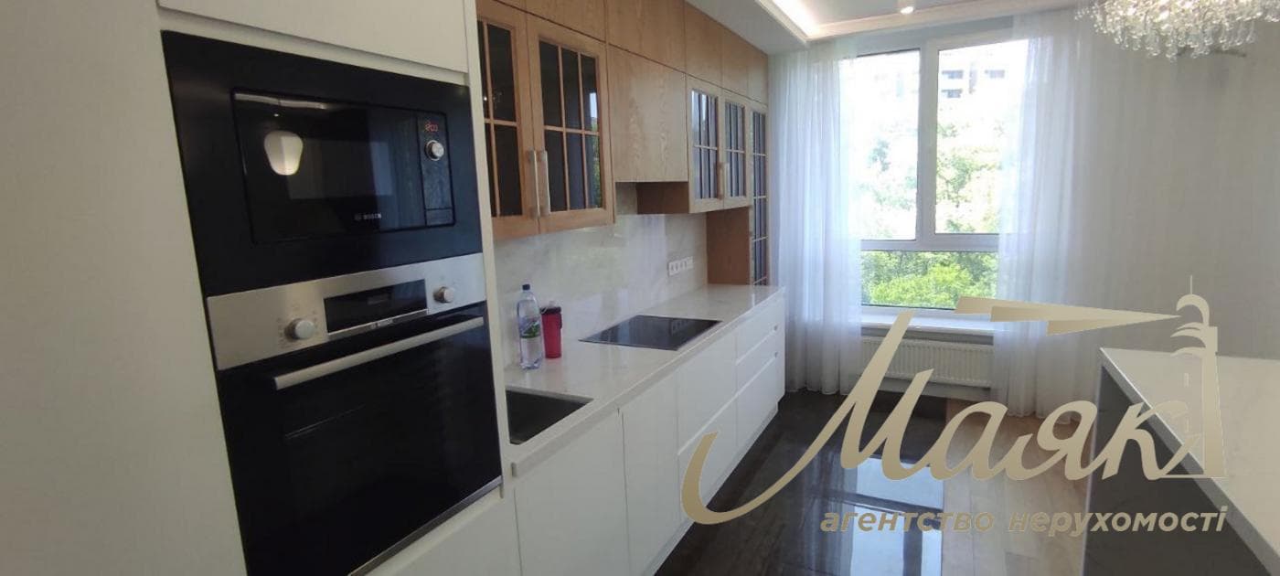2-bedroom apartment for sale in the Podil Plaza & Residence residential complex, Hlubochitska Street