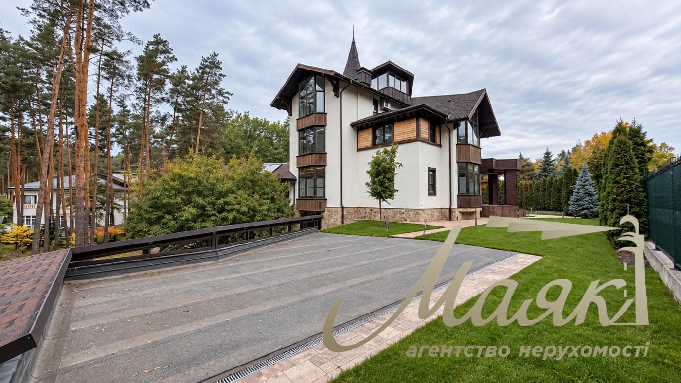 Оренда розкішного заміського будинку площею 1 217,2 м² у житловому комплексі «Південний» у с. Конча-Заспа/Козин, м. Київ, Голосіївський район, ділянка площею 40 соток