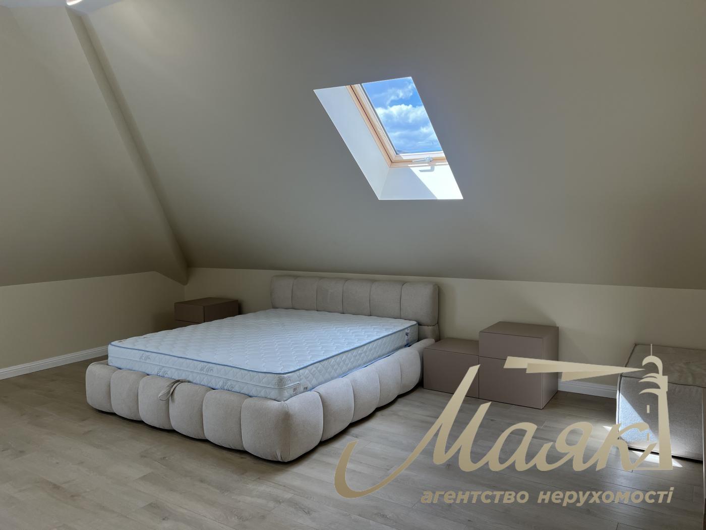 Rent 3-storey duplex 270m2, Kozin