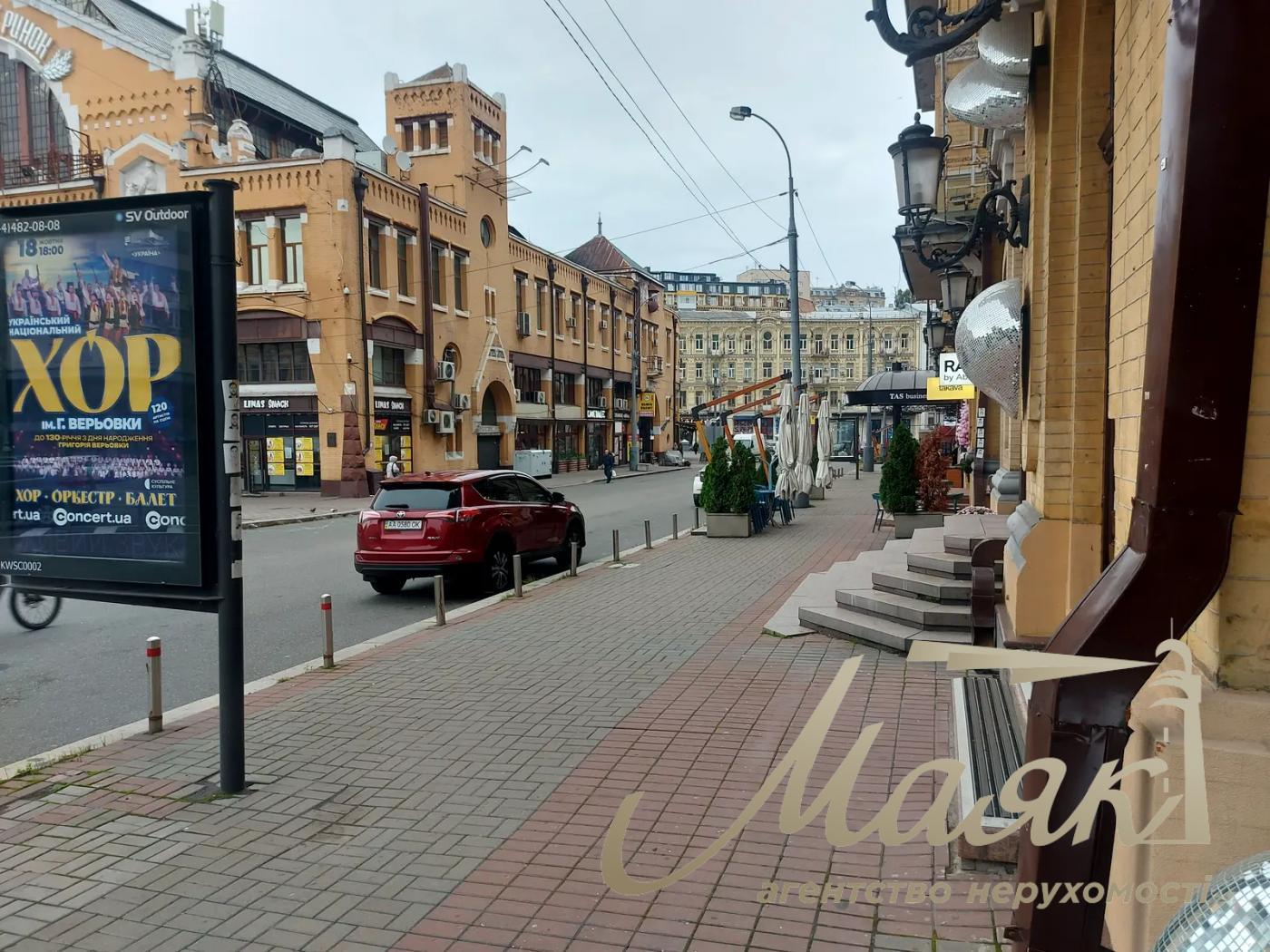 Оренда фасадного комерційного приміщення на Бессарасбкой площі, Центр.