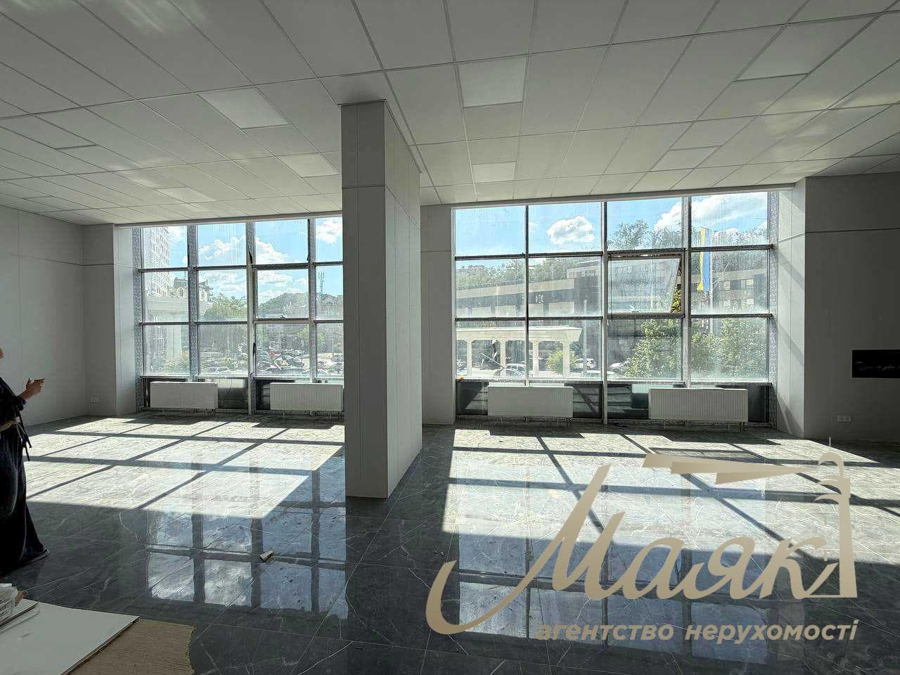 Оренда офісного приміщення (252 м²) у ЖК «Podil Plaza», на вул. Глибочицькій, 73