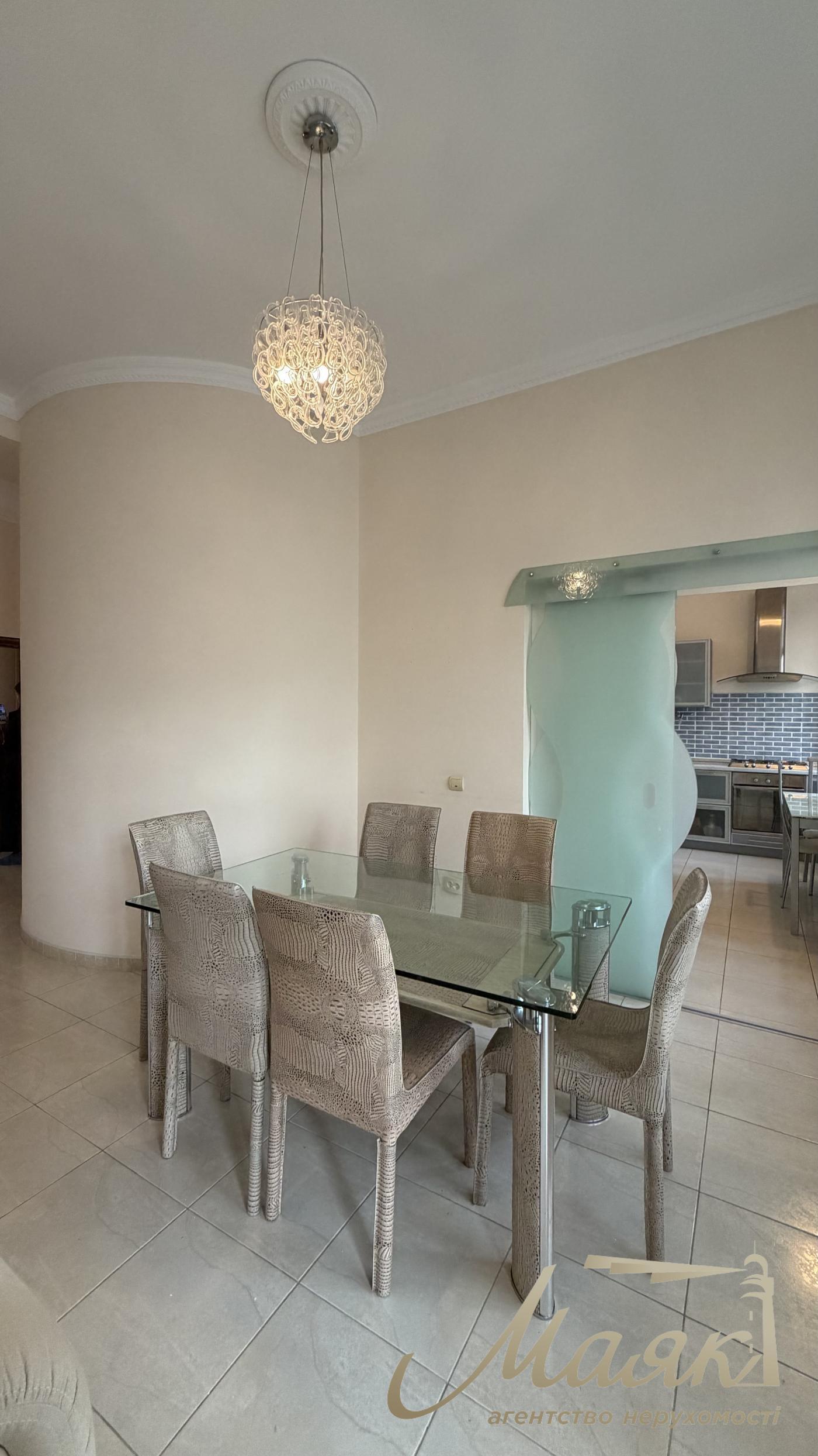 For sale 3-room apartment 98m2, str. Yaroslavov Val, 19, Shevchenkovsky district, Near Golden Gate, Sofia Square, Andreevsky Descent.