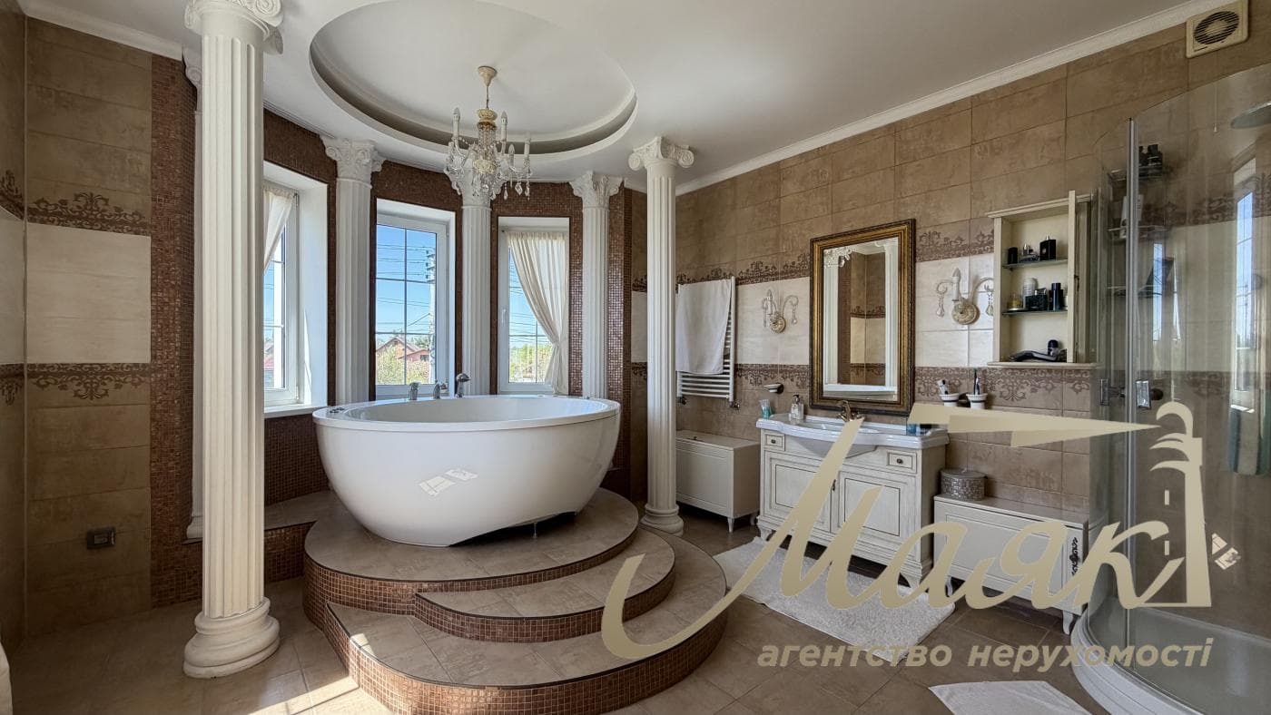 Продаж преміального 3х-поверхового будинку 350 м² у Гореничі, Бучанський район, Київська область