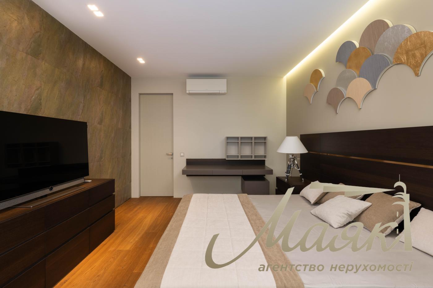 Продажа видовой однокомнатной квартиры,92 м2 в ЖК Бульвар Фонтанов Саперное Поле Печерск