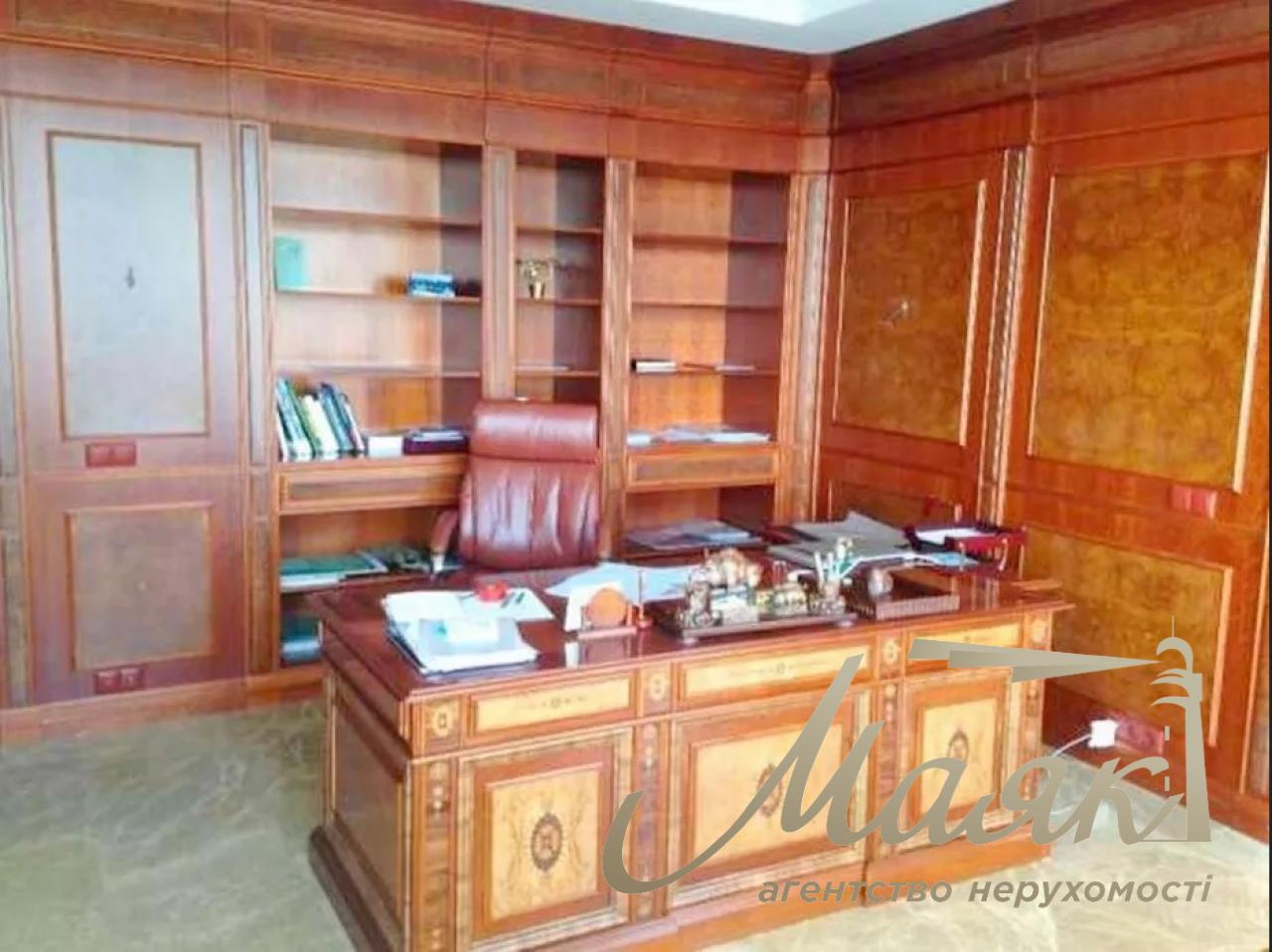 Sale of office building in a picturesque area! Verkhnegorskaya street. Center. Kyiv