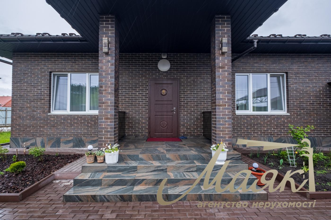 Продажа одноэтажного дома 182.6 м2 в с. Погребы, ул. Пасиченка, Киевская обл, Броварский р-н.