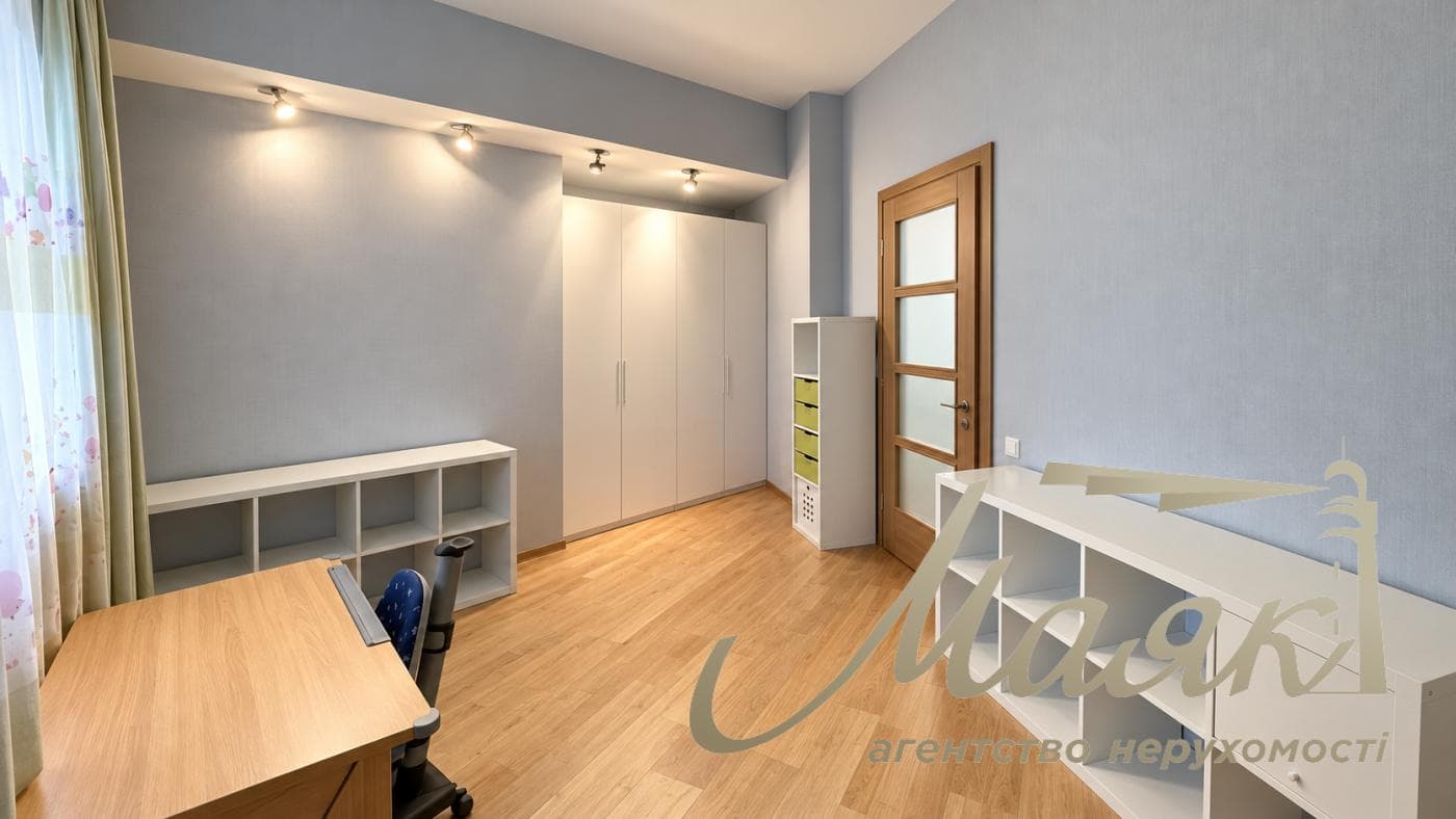 Оренда будинку площею 450 м² у с. Козин/Конча-Заспа, КГ «Сосновий бір», 20 соток, басейн, лазня, Обухівський напрямок, Київська область.