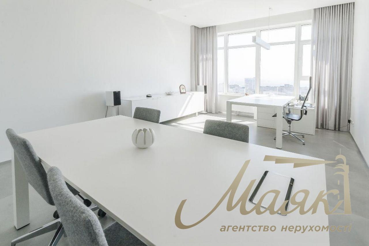 For sale office with view in BC Carnegie Tower Pechersk 160 m2