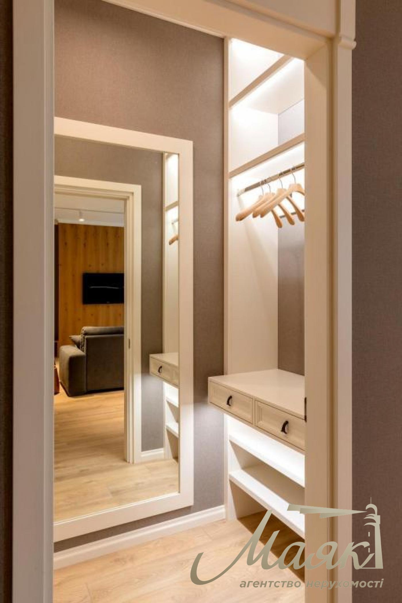 Оренда 3-к квартири вул. Лаврська, Печерськ, історичний центр Києва, сталінка