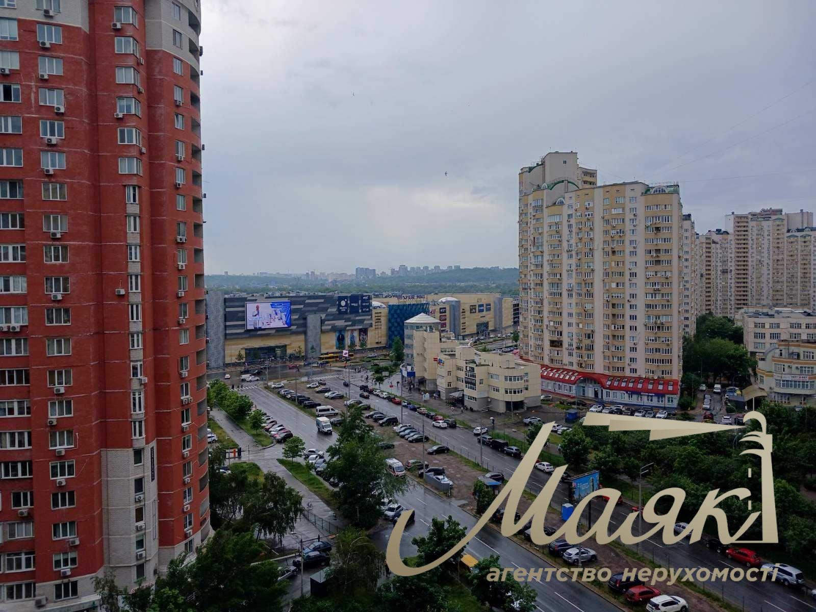 For sale 3k apartment, 110m2, vul.Akhmatovaї, 43