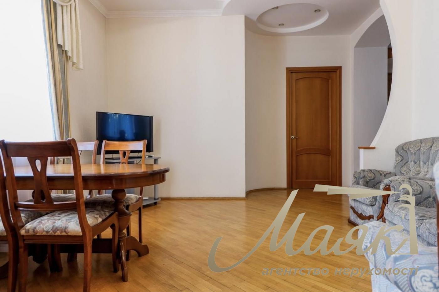 Аренда 3к. квартиры, ул. Антоновича (Горького), 4/6, Центр