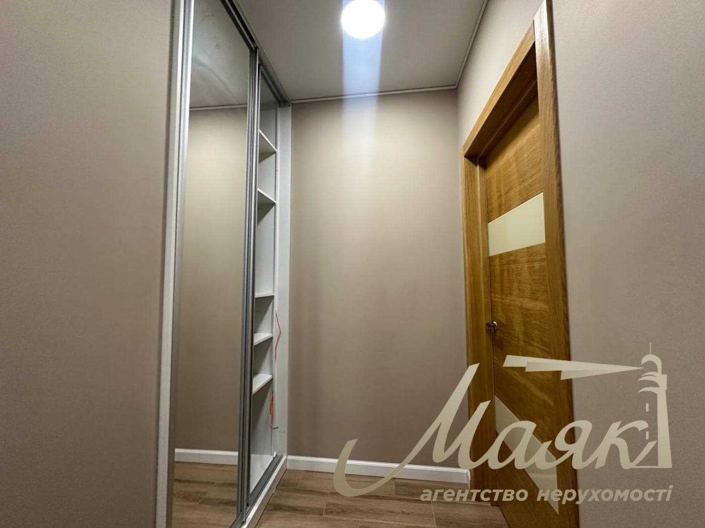Оренда офісу площею 85 м² у ЖК «Французький квартал 2», вул. Маккейна, 1-Б, Печерський район.
