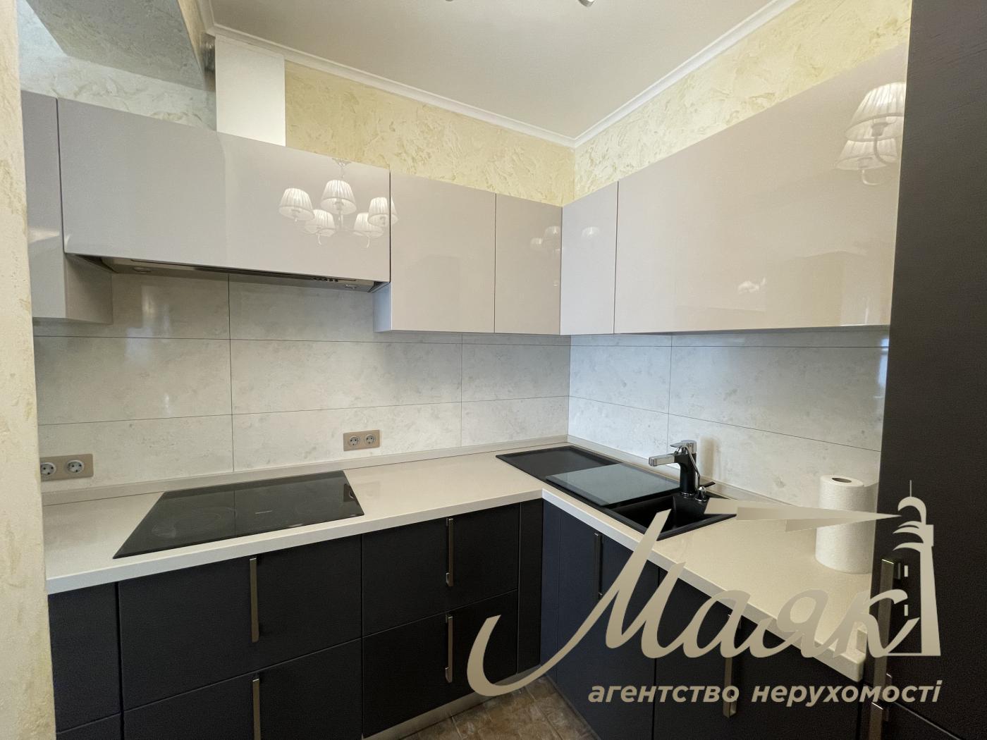 Продажа двухуровневой 4-комнатной квартиры ул. Котельникова, Святошино