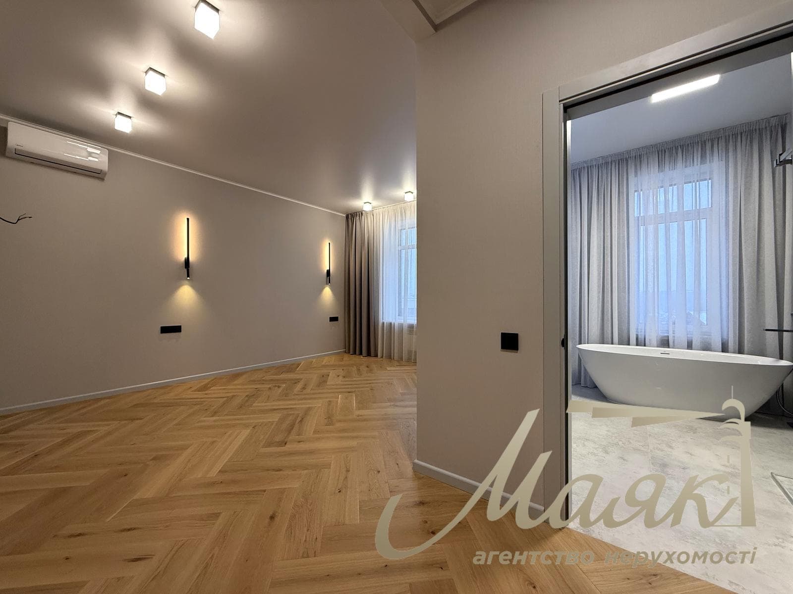 Продаж сучасного будинку 350 м² з панорамним видом с. Лісники пров. Глинище, 39, Обухівський напрямок, Київська область