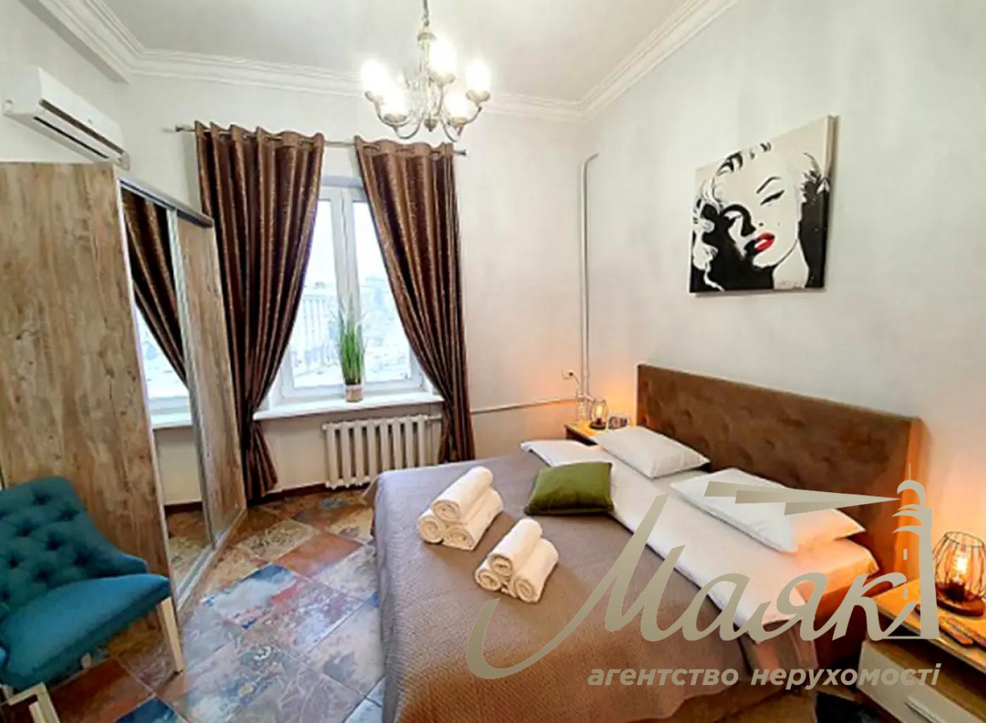 Rent 3-room apartment, Sofievskaya street1, Independence Maidan,