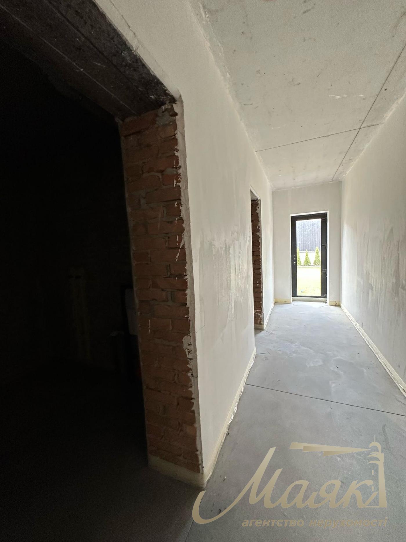 Продаж будинку в Ірпені, в закритому котеджному містечку Стоянка-2, з охороною і відеоспостереженням.