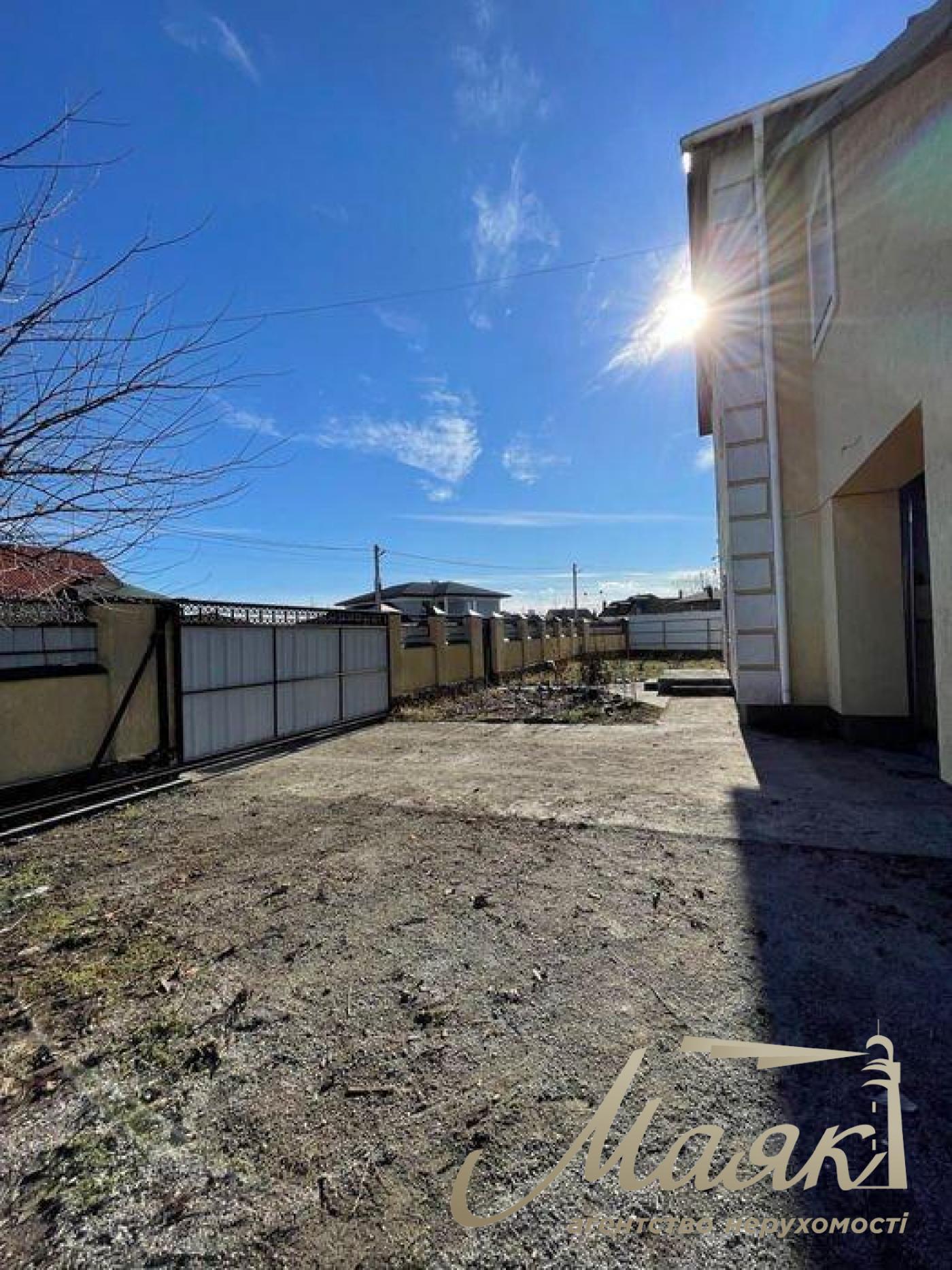 Продажа капитального дома 296м2 для семьи под Киевом в с. Крюковщина, ул. Вересневая