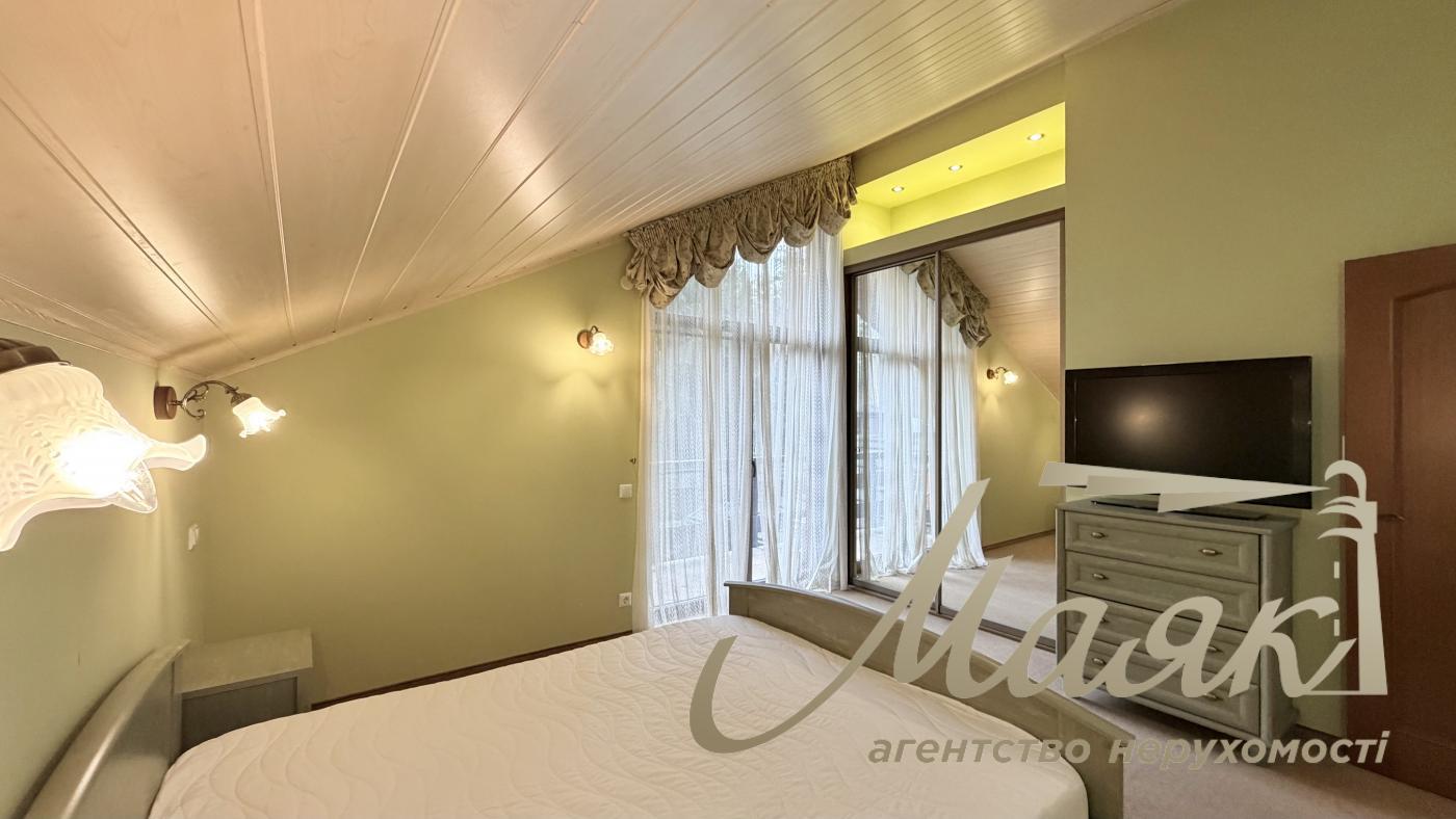 Оренда будинку К.Заспа, Козин, Плюти, оренда будинку в містечку, басейн, ліс, охорона