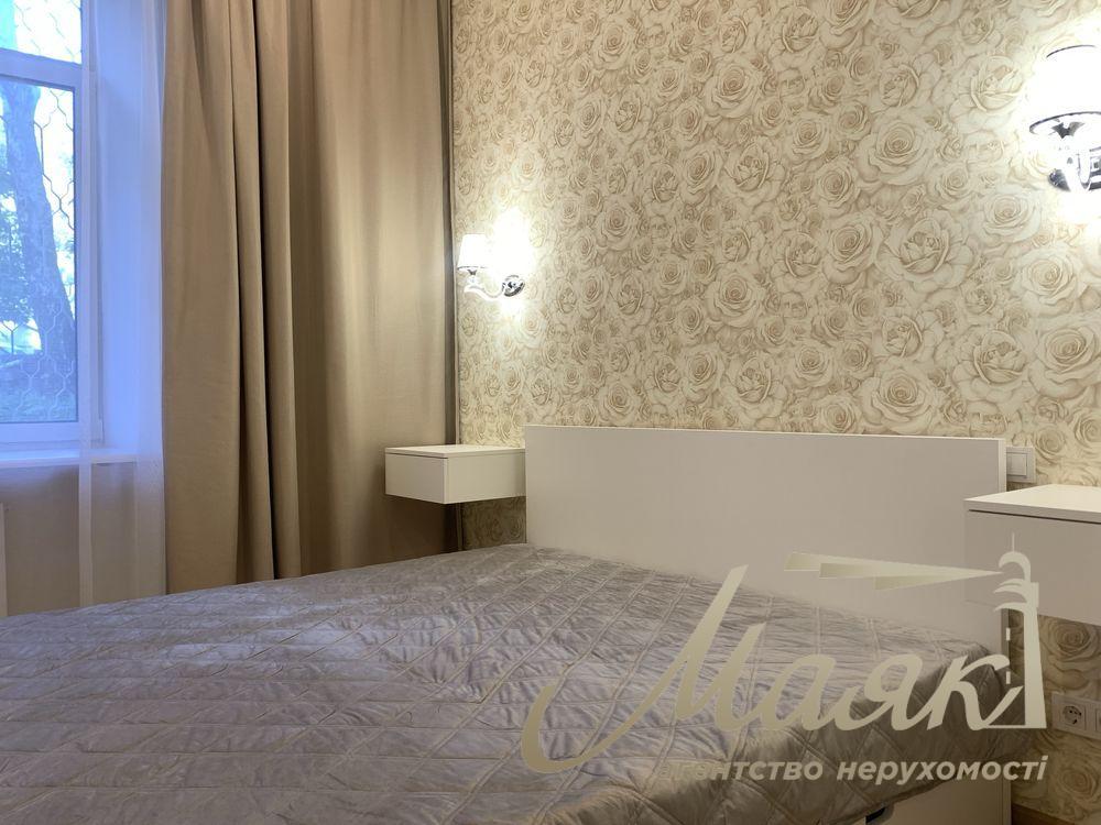 Rent 3-room apartment in the royal house, Tarasovskaya str. 8